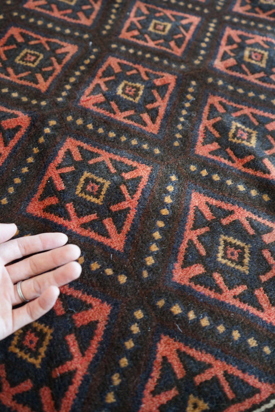 Afghanistan Old Baluch Taimani 1980年代 193 × 123 cm  No.AF2543 / 国内送料無料・羊毛手織り絨毯