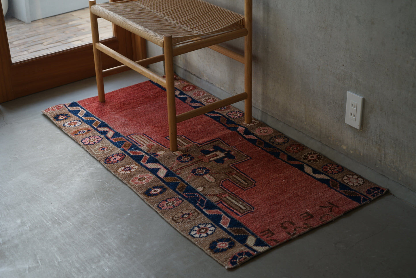 Türkiye Old Oushak Salmon Pink , Navy Runner 1970年代 133.5 × 68 cm No.TR25295