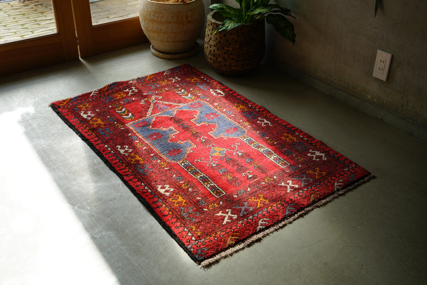 AFGHANISTAN VINTAGE TURKMEN PRAYER RUG 1980年代 124 × 76 cm