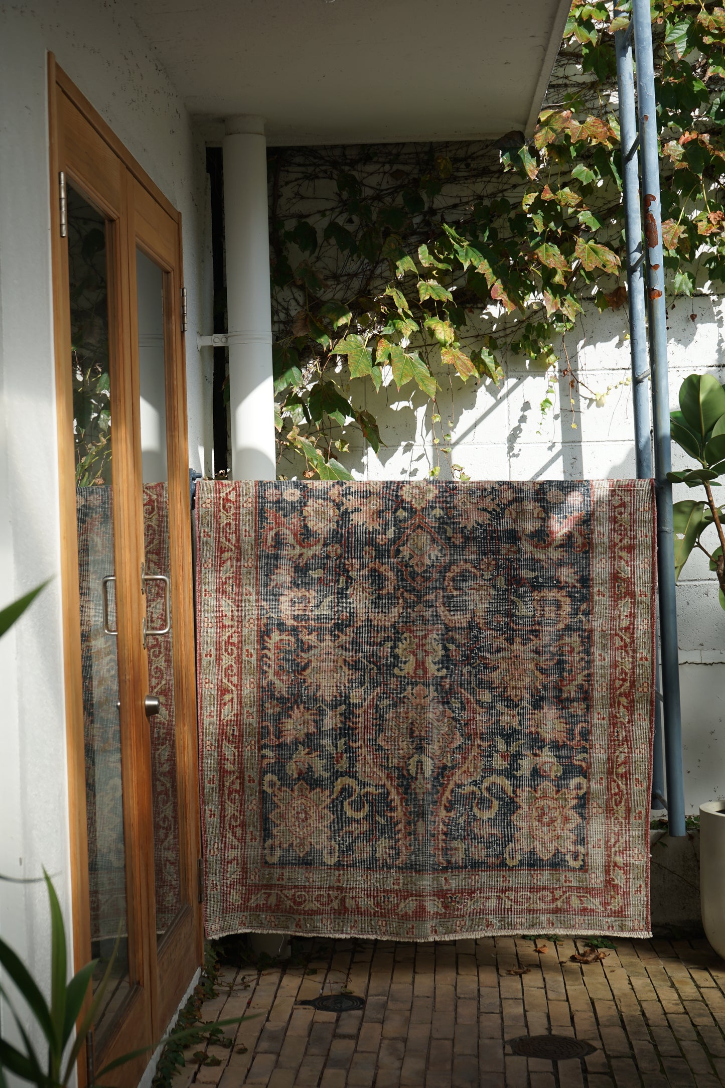 TURKEY OLD ISPARTA NAVY FLORAL 1970年代 207 × 114 cm No.TR25176