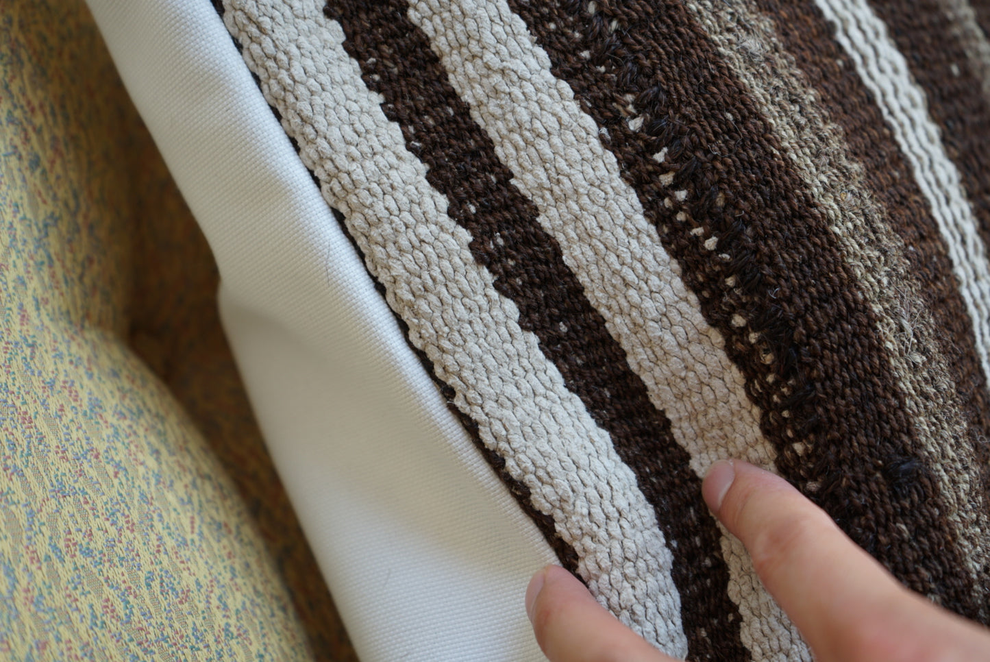 Türkiye Old Kilim Cushion Cover Brown , White Stripe Design 45 × 45 cm No.TR25553 / 送料無料・羊毛手織りキリム