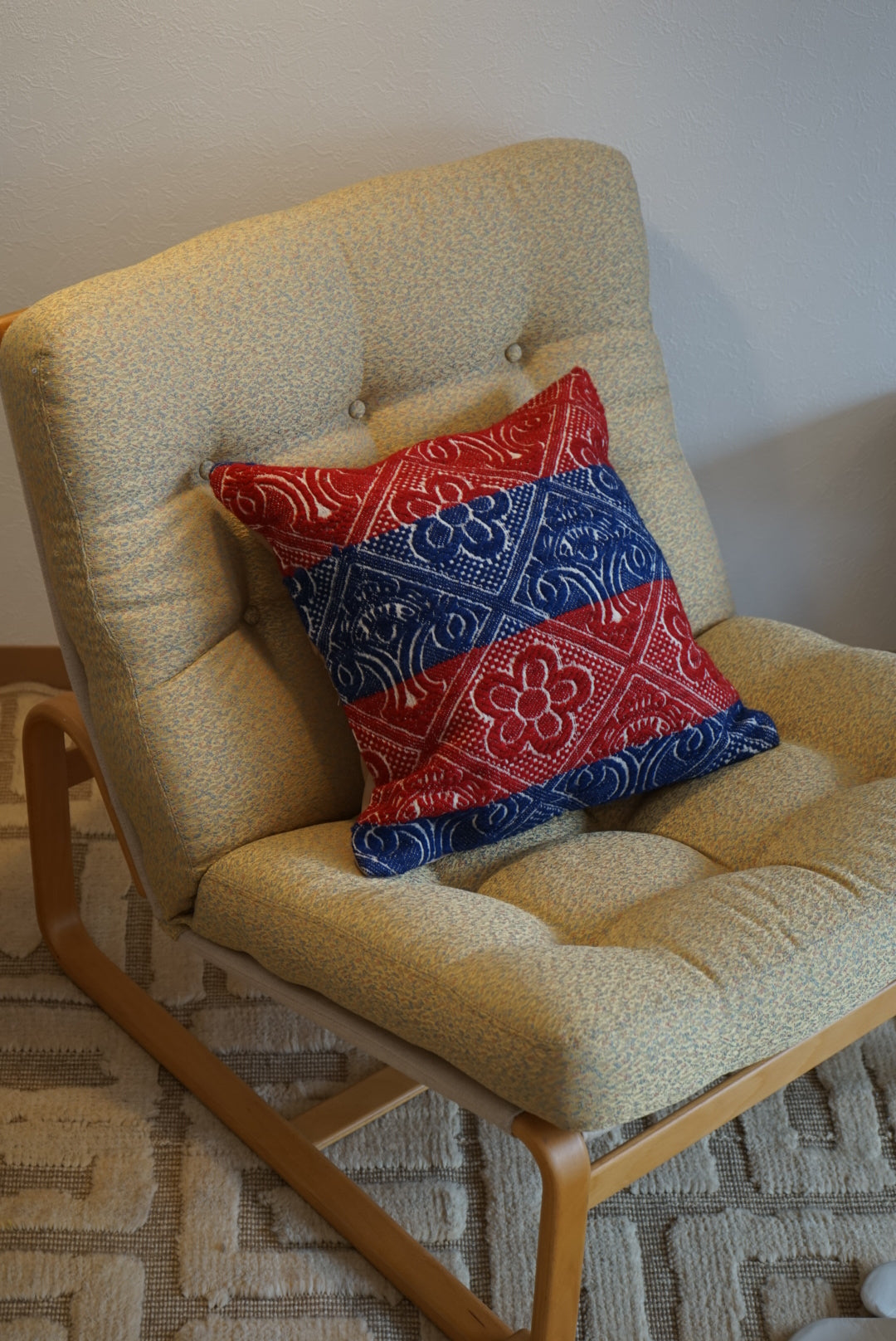 Türkiye Old Kilim Cushion Cover Bicolor Red , Blue Flower 40 × 40 cm No.TR25360