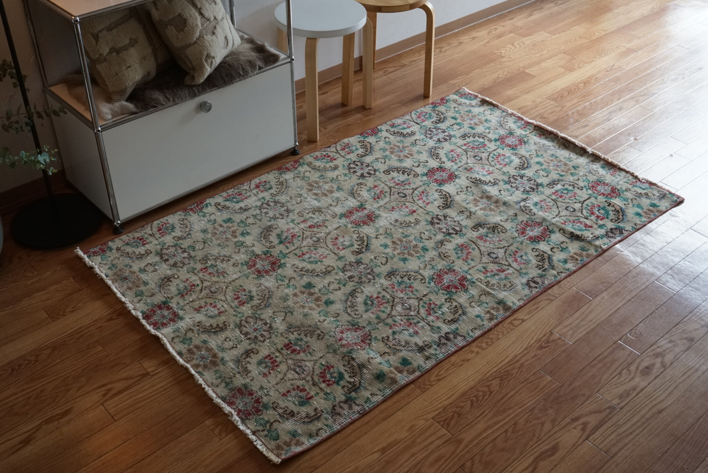 Türkiye Old Isparta Flower Beige 1970年代 175 × 108.5 cm No.TR25472