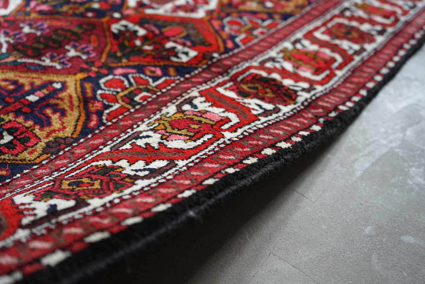 IRAN OLD BAKHTIARI 
SAMAVARI 1950年代 150 × 107 cm / 4'9 × 3'5" ft