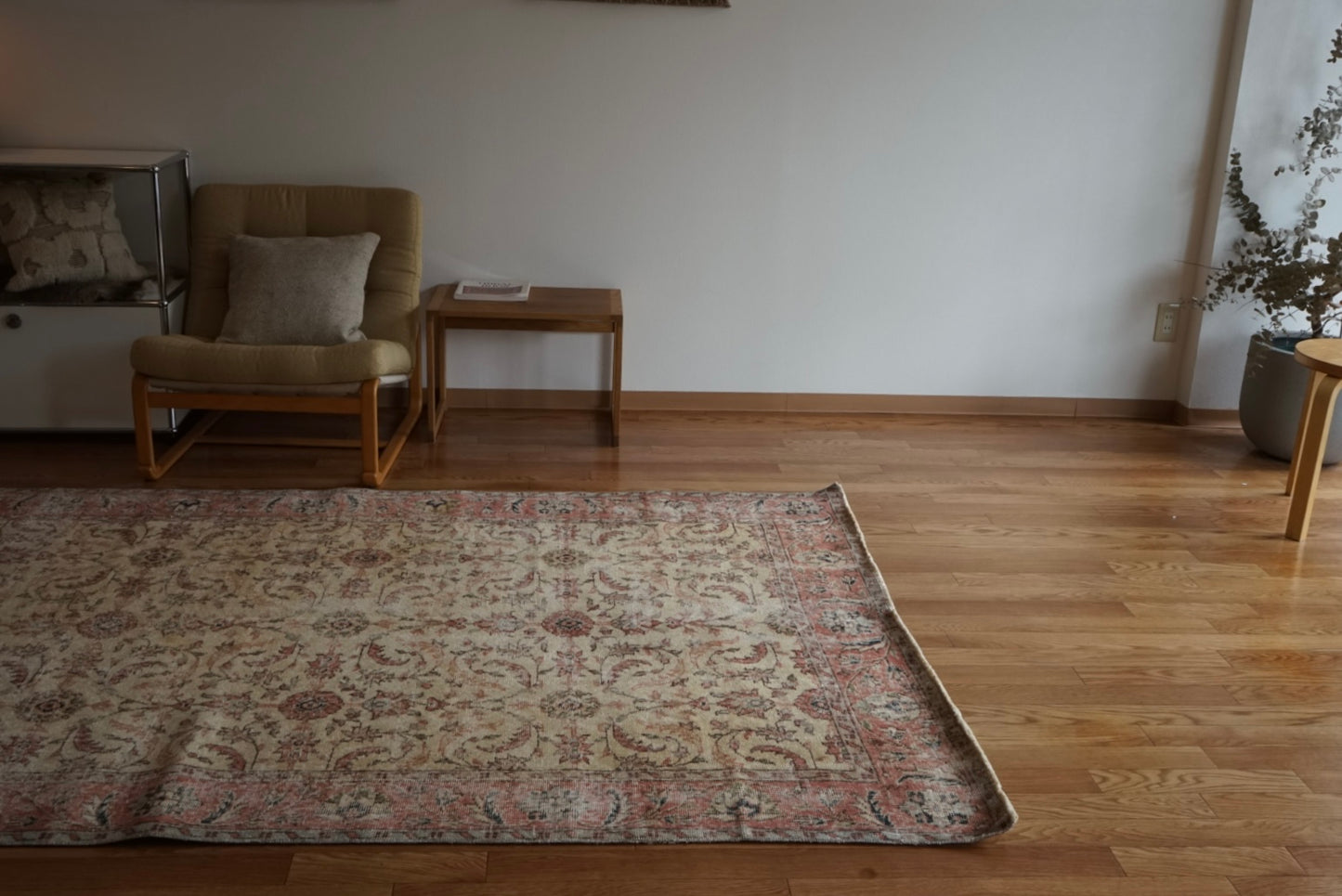 Türkiye Old Isparta Floral Pink , Beige 1970年代 250 × 154 cm No.TR25496 / 国内送料無料