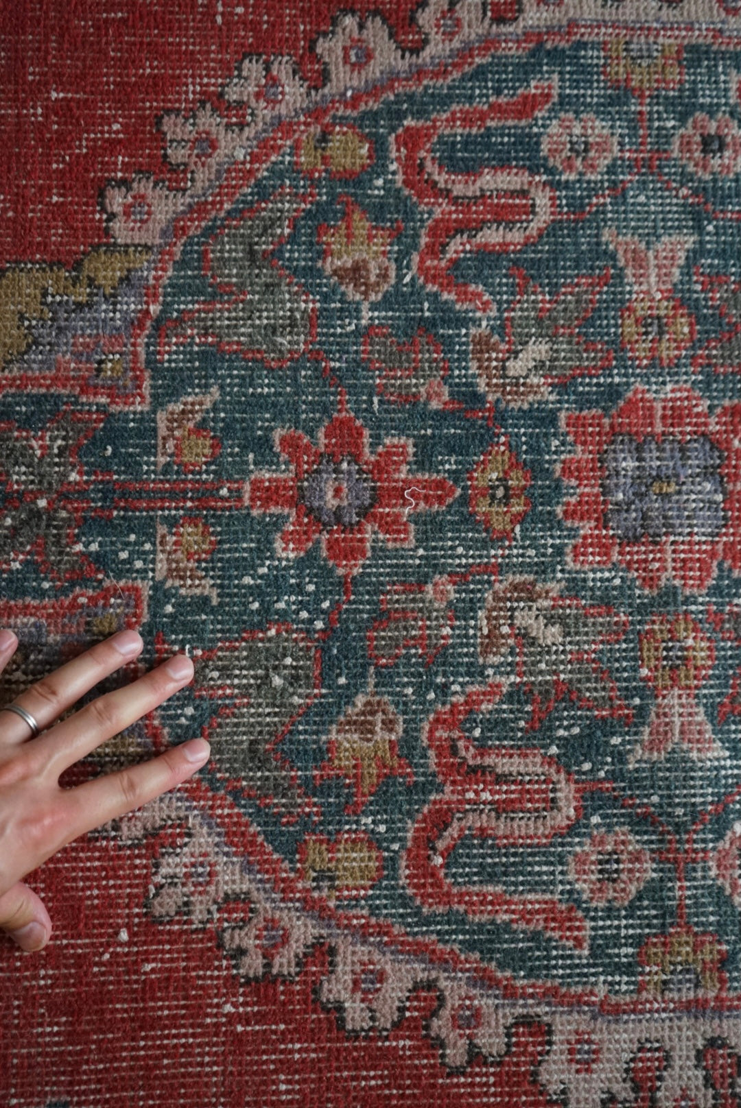 TURKEY OLD ISPARTA RED 1970年代 198 × 109 cm No.TR25143