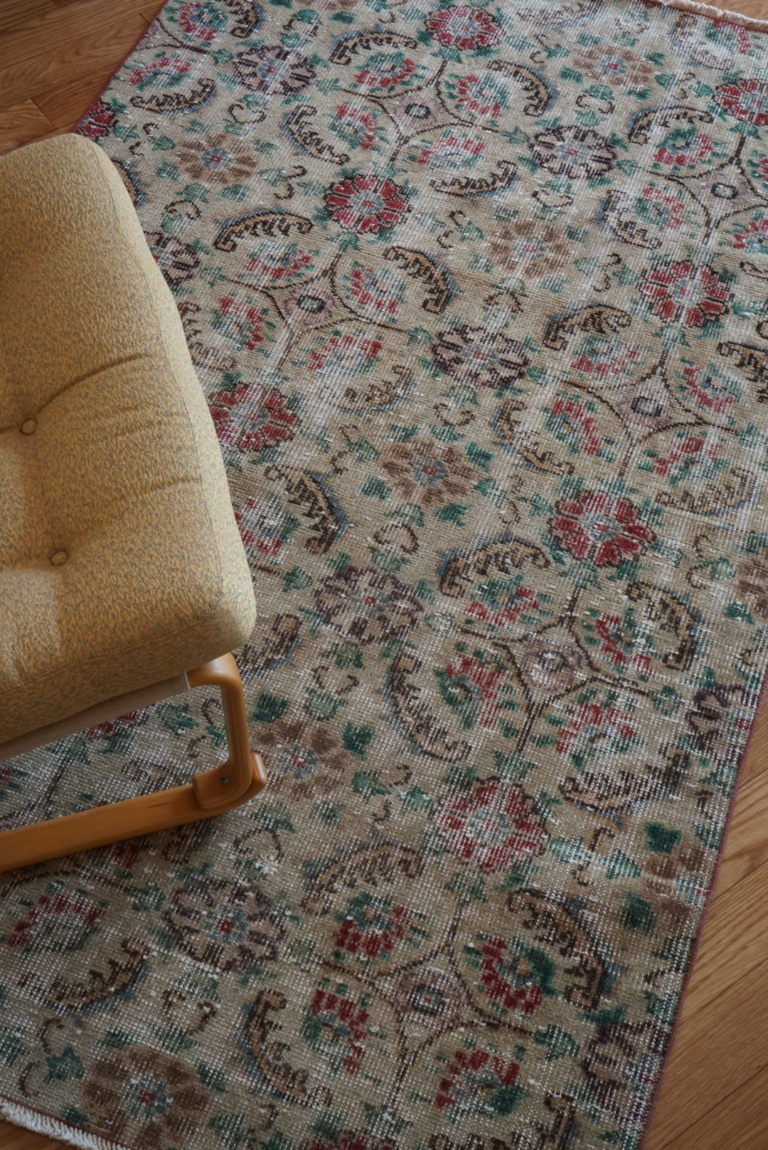 Türkiye Old Isparta Flower Beige 1970年代 175 × 108.5 cm No.TR25472