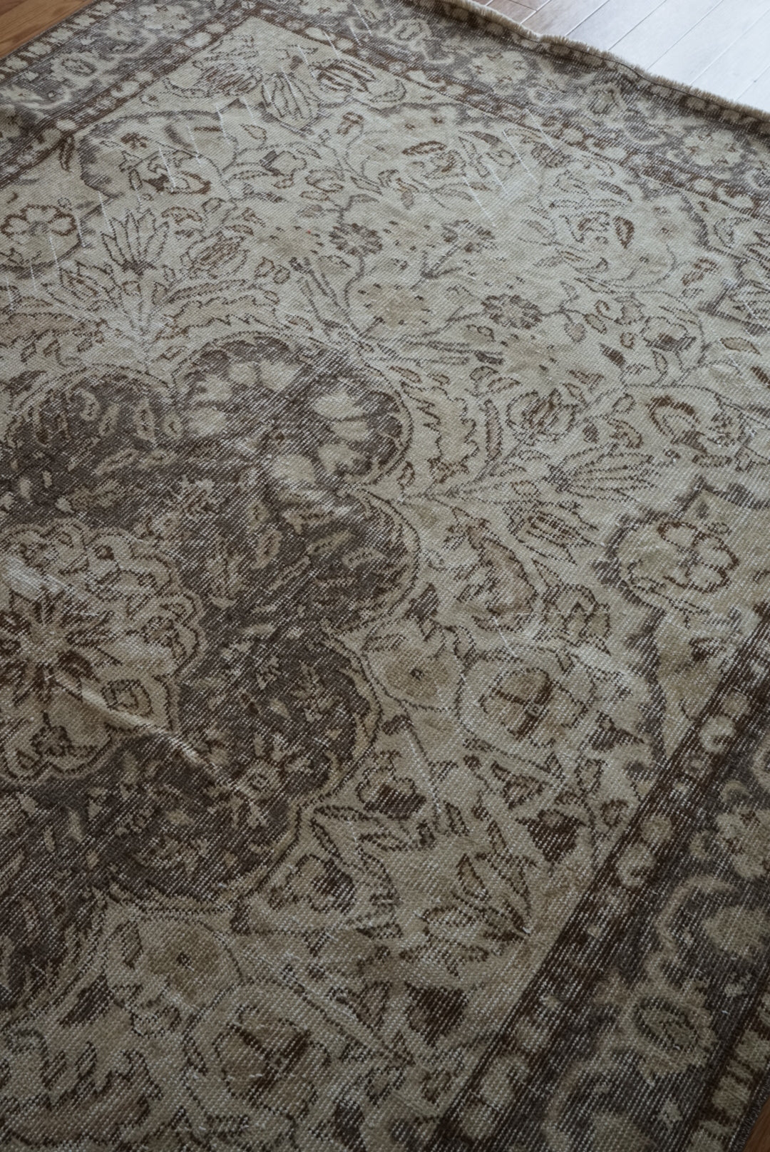 Türkiye Old Isparta Medallion Beige , Glay 1960年代 260.5 × 164 cm No.TR25492 / 国内送料無料