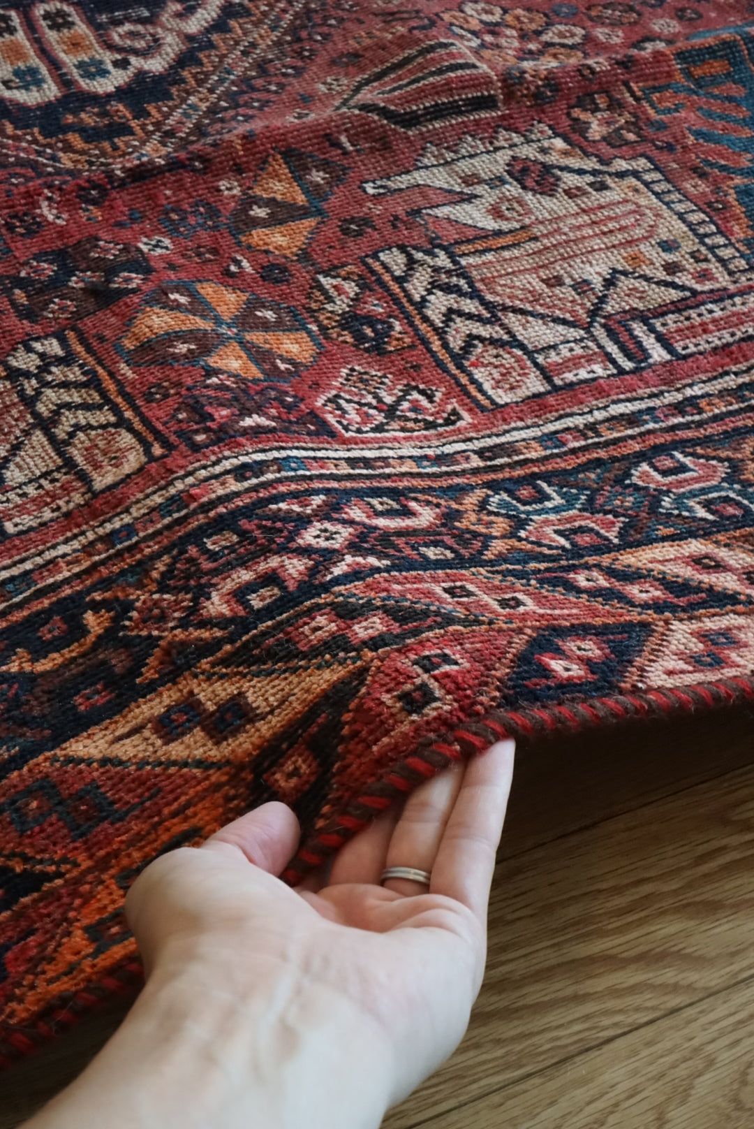 店頭販売 IRAN ANTIQUE SHIRAZ QASHQAI HEYBATLO 1880年代 235 × 148 cm / 国内送料無料・羊毛手織り絨毯