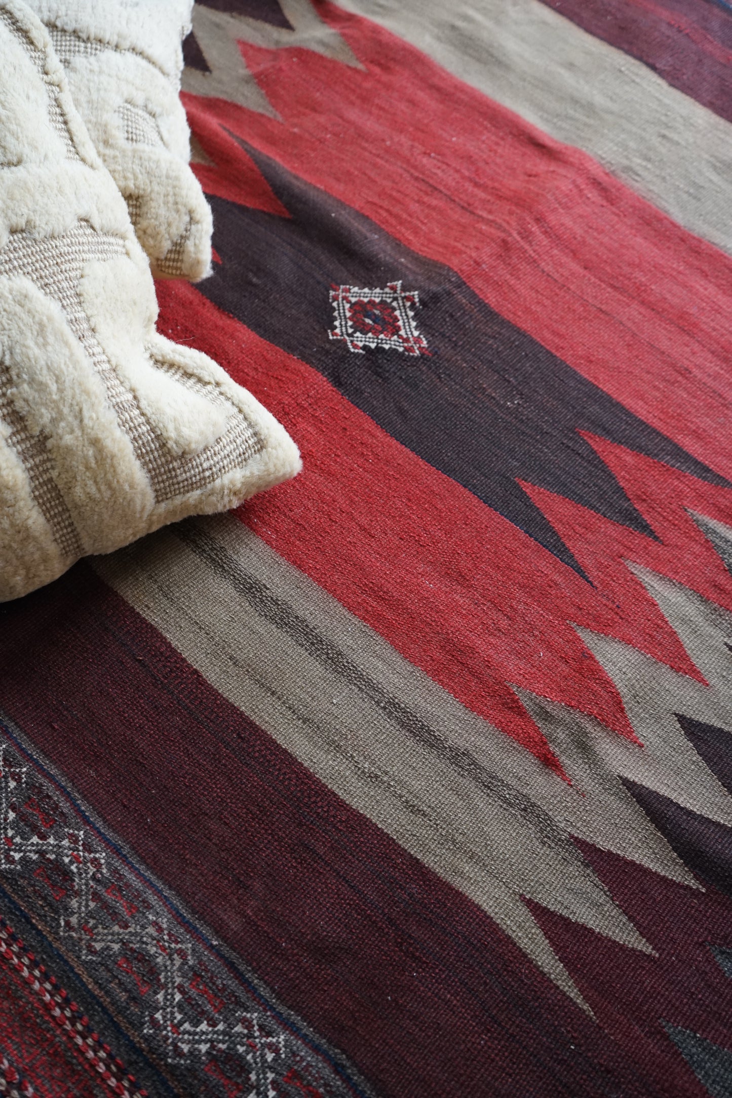 IRAN ANTIQUE AFSHAR TABLECLOTH 1840年代 129 × 126.5 cm