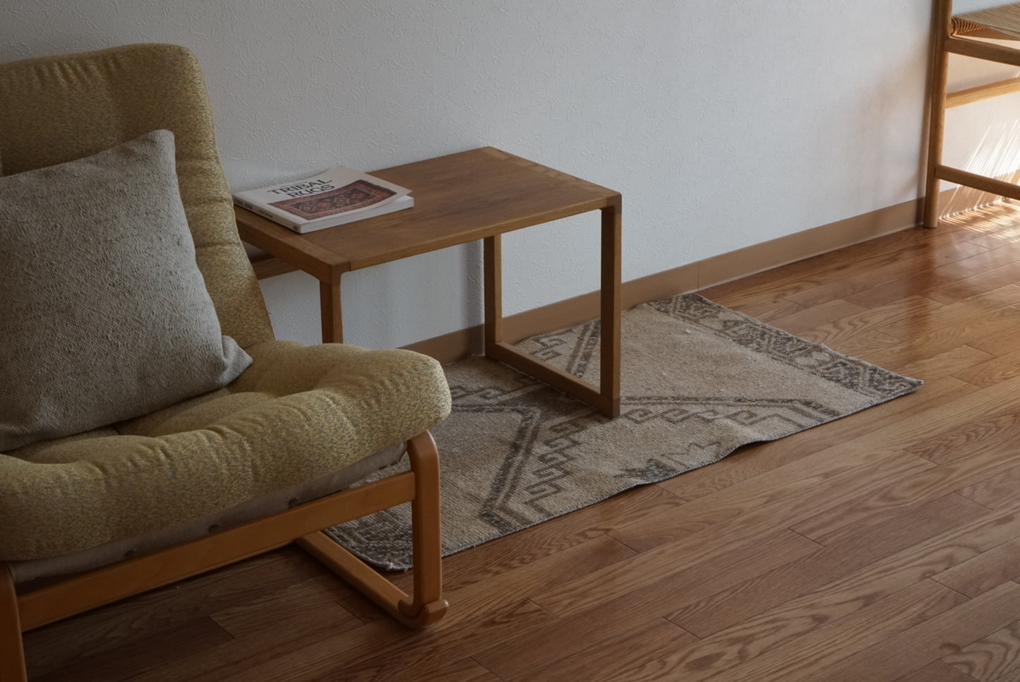 Türkiye Old Oushak Beige 1970年代 105.5 × 57 cm No.TR25513 / 国内送料無料・羊毛手織り絨毯