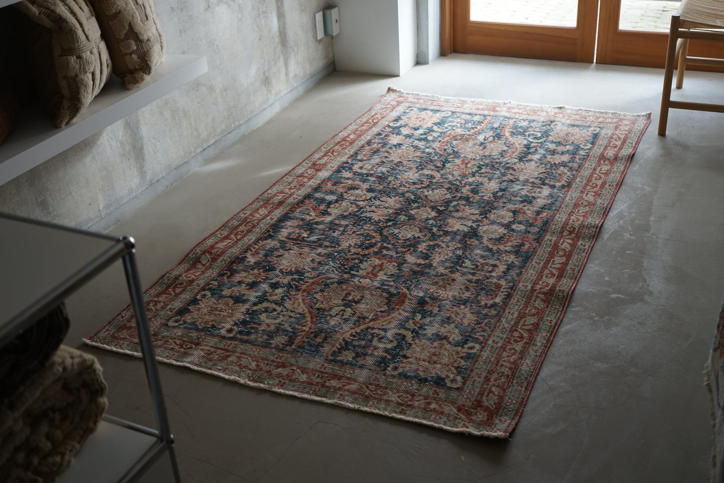 TURKEY OLD ISPARTA NAVY FLORAL 1970年代 207 × 114 cm No.TR25176