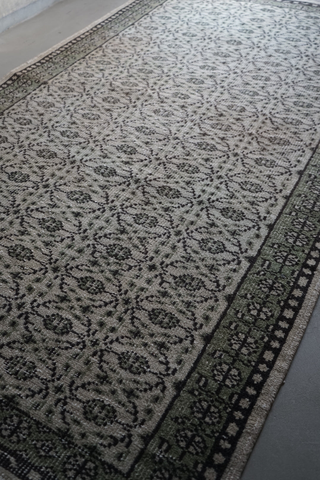 Türkiye Old Isparta Beige , Green 1970年代 219 × 127.5 cm No.TR25252