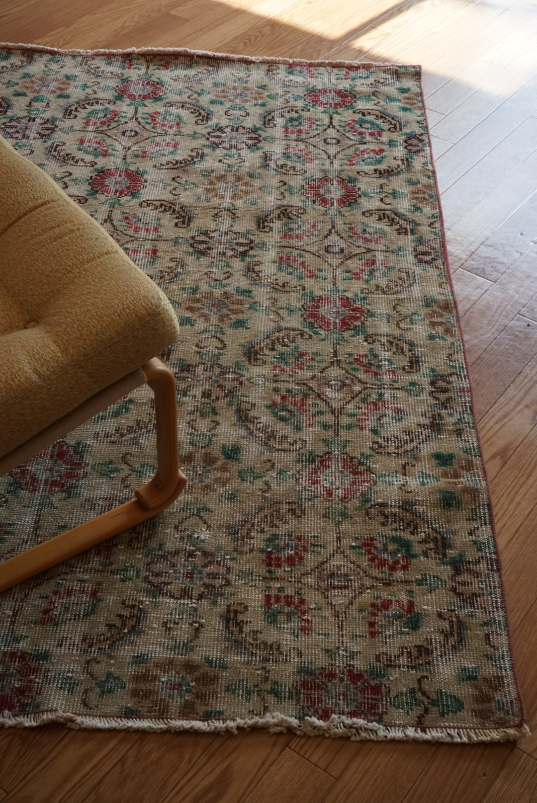 Türkiye Old Isparta Flower Beige 1970年代 175 × 108.5 cm No.TR25472