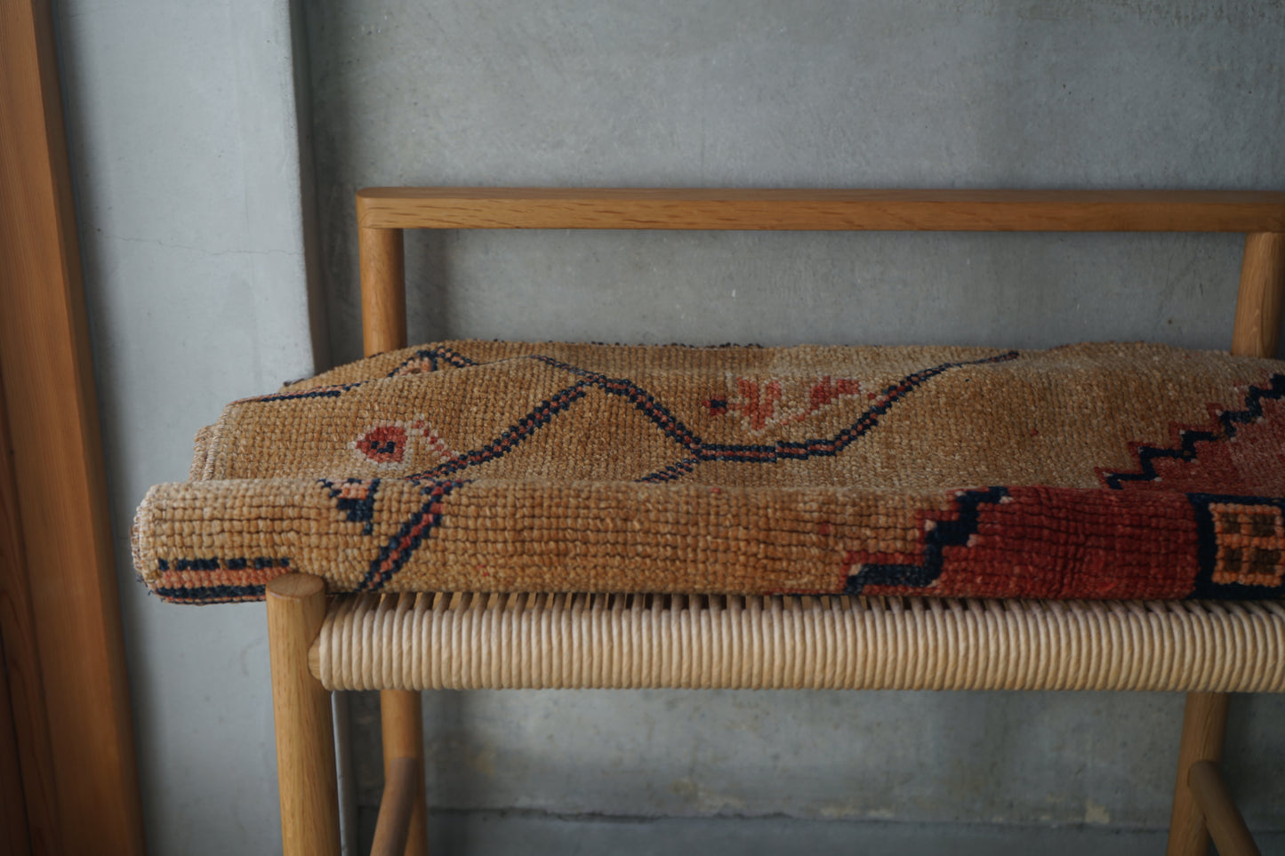 TURKEY OLD ISPARTA ORIENTAL BEIGE SMALL SIZE 124 × 73 cm No.TR25215