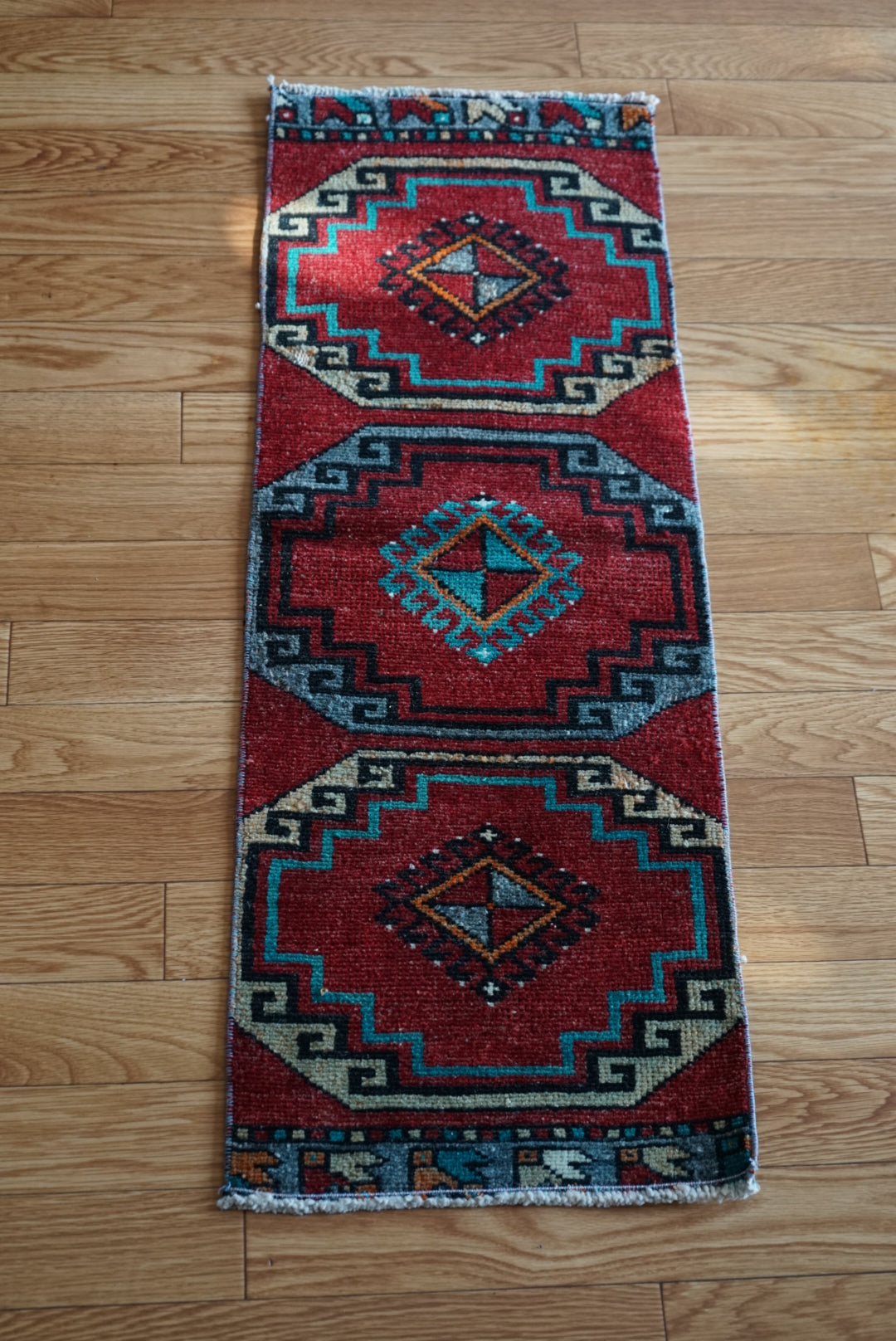 Türkiye Old Oushak Red , Turquoise Runner 1970年代 103 × 36 cm No.TR25542 / 国内送料無料・羊毛手織り絨毯