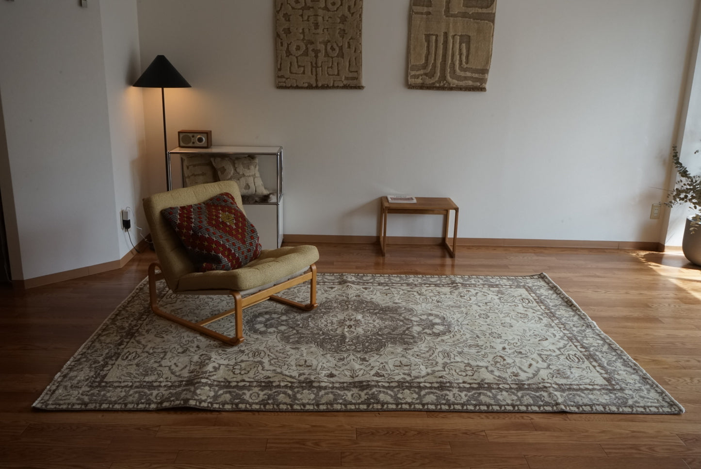 Türkiye Old Isparta Medallion Beige , Glay 1960年代 260.5 × 164 cm No.TR25492 / 国内送料無料