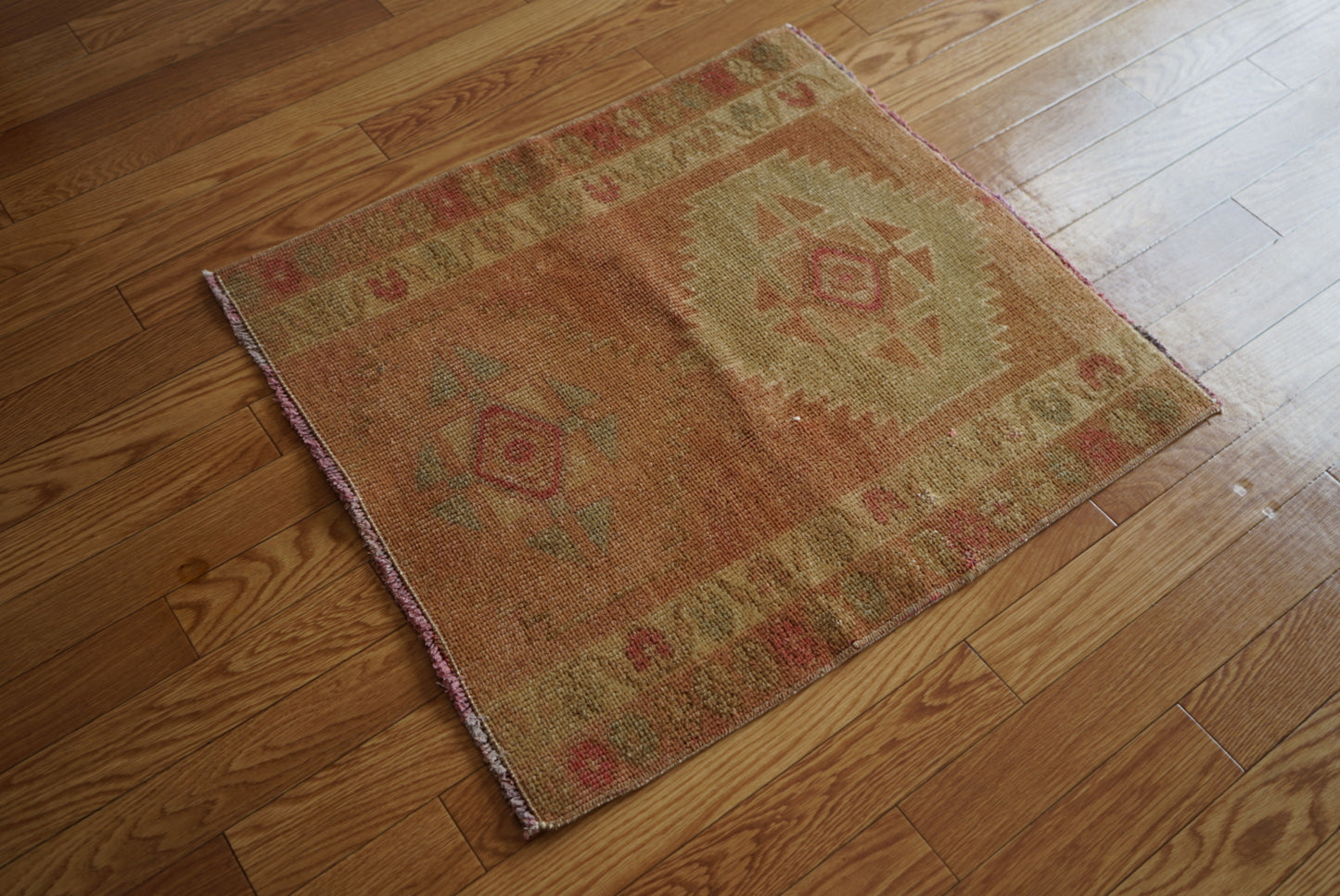 Türkiye Old Oushak Pink Medallion 1970年代 77.5 × 72 cm No.TR25413