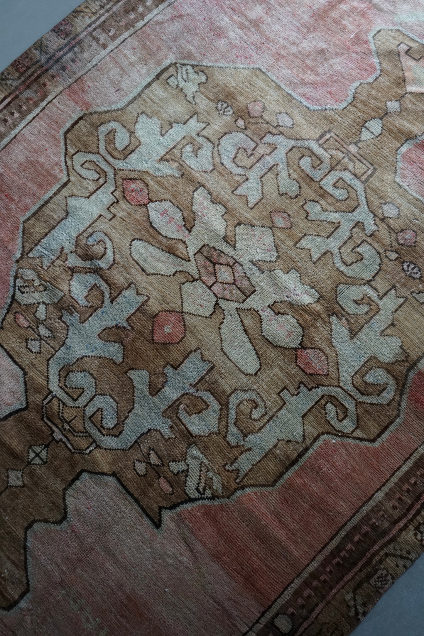 TURKEY OLD OUSHAK SALMON PINK 1970年代 286 × 162 cm No.TR25197