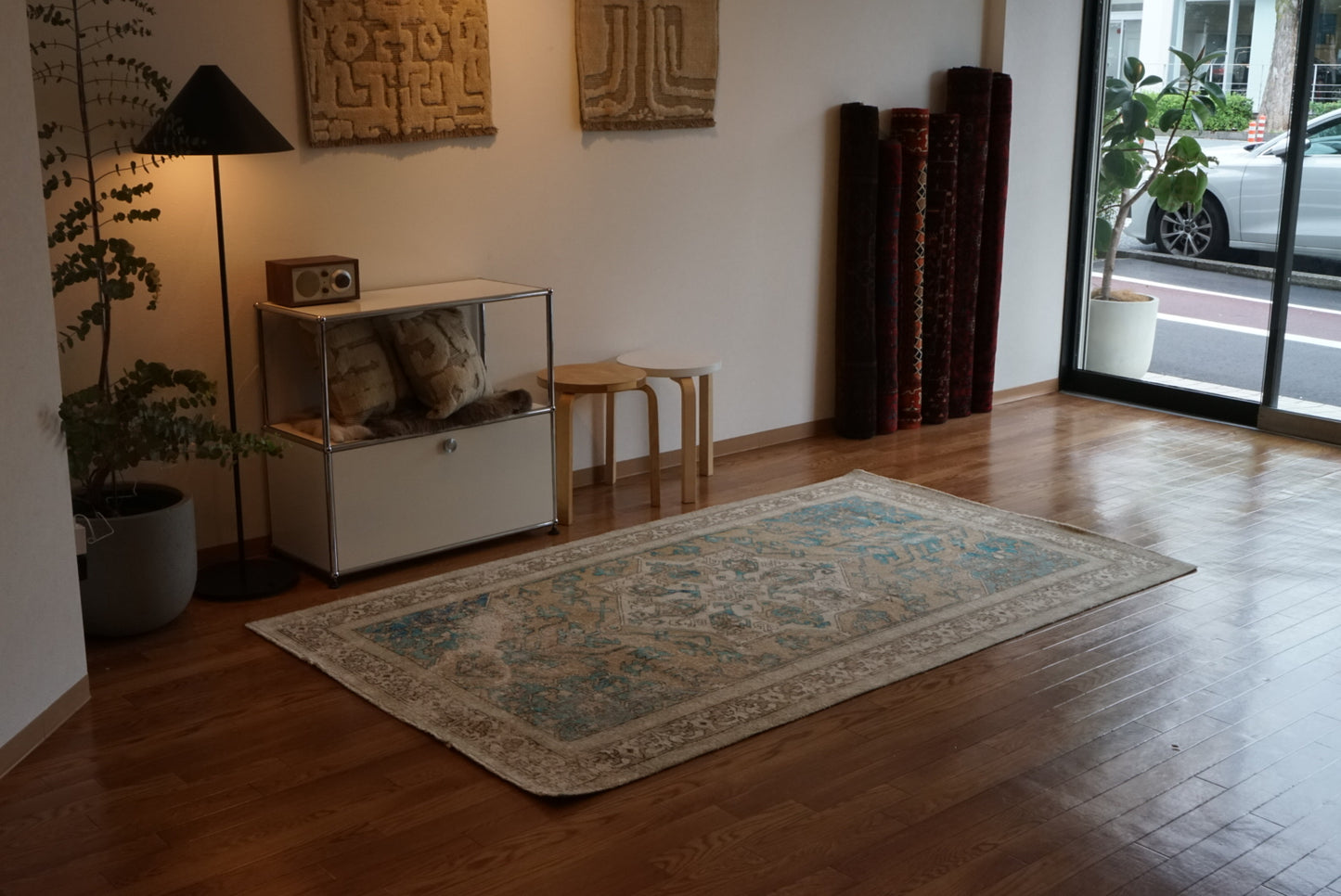 Türkiye Old Oushak Beige , Blue , Medallion 1960年代 227 × 132cm No.TR25454