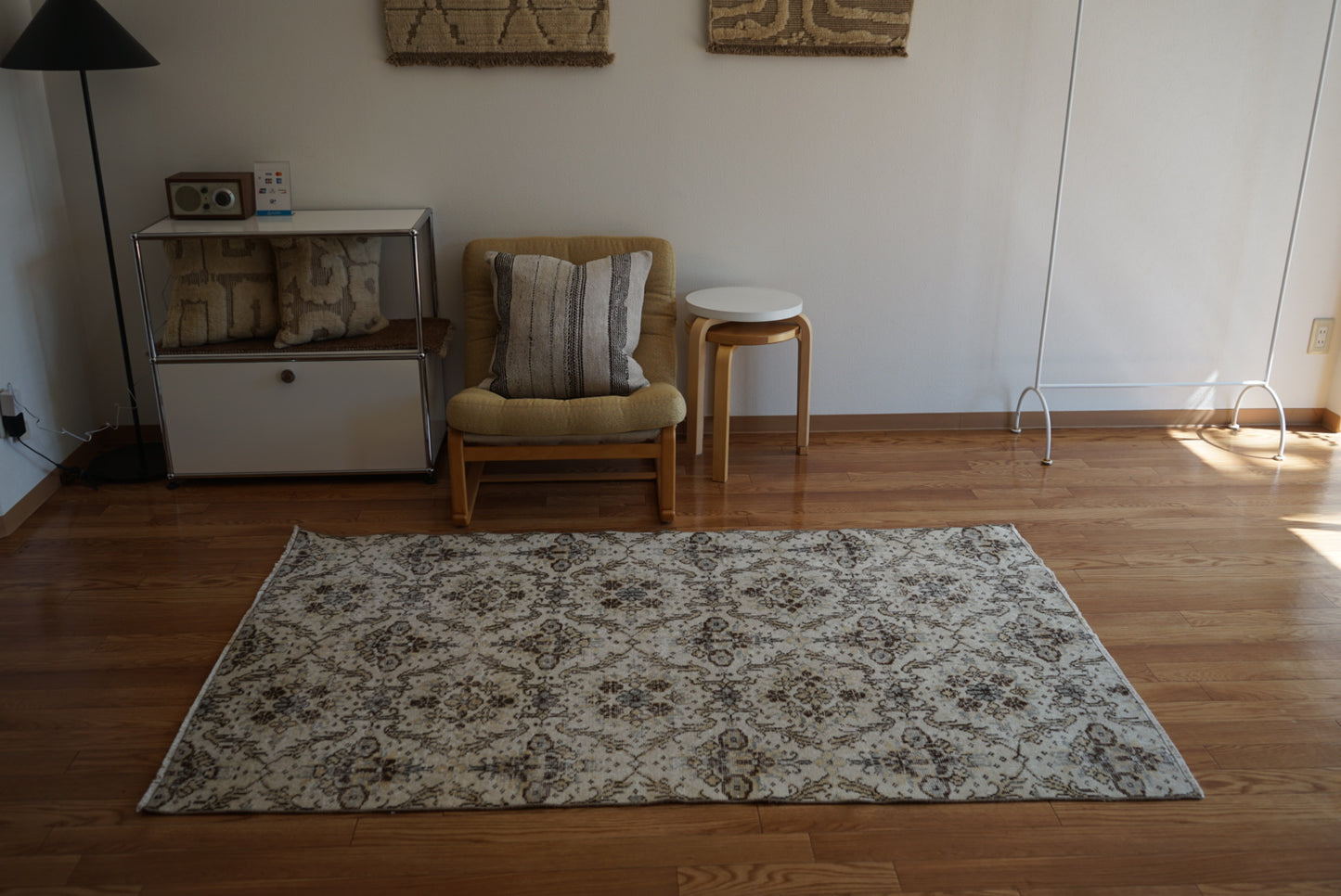 Türkiye Old Isparta Beige , Blue Floral 1970年代 191.5 × 116 cm No.TR25407