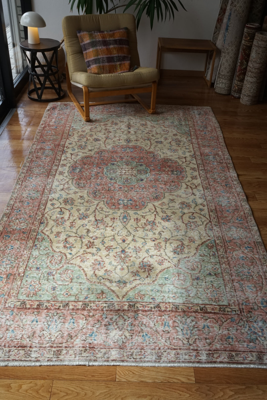 Türkiye Old Isparta Beige , Red , Green Medallion 1960年代 244 × 142 cm No.TR25455
