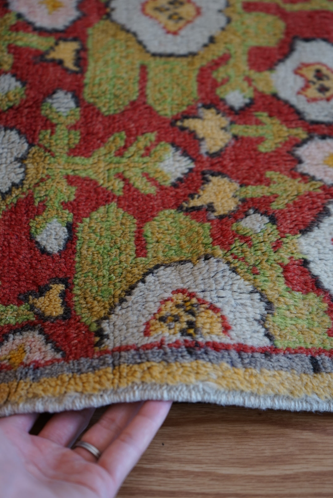 Türkiye Old Oushak Flower Red , Green , Yellow 1970年代 112 × 82.5 cm No.TR25430