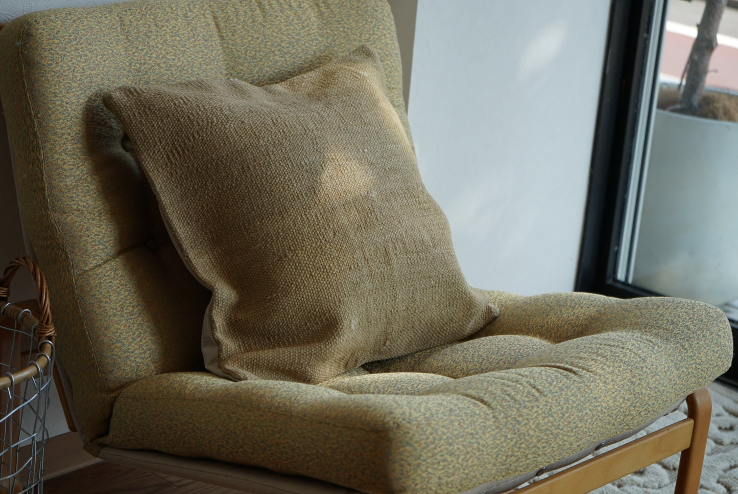 Türkiye Old Kilim Cushion Cover Brown , White Stripe Design 46 × 45 cm No.TR25563 / 送料無料・羊毛手織りキリム