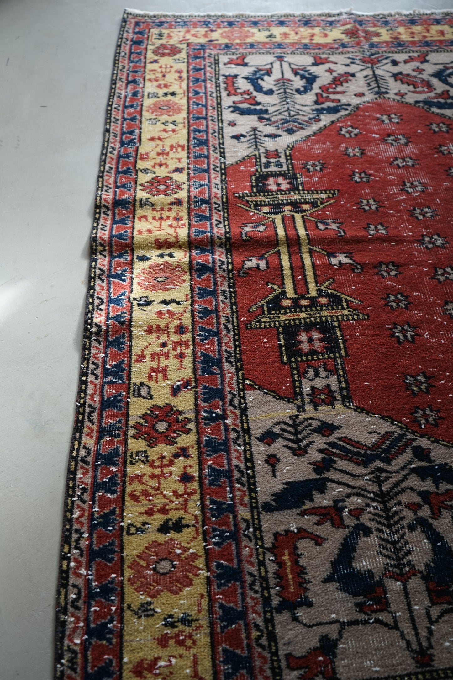 TURKEY VINTAGE ISPARTA PRAYER RUG 1950-1960年代 173 × 122 cm No.TR25174