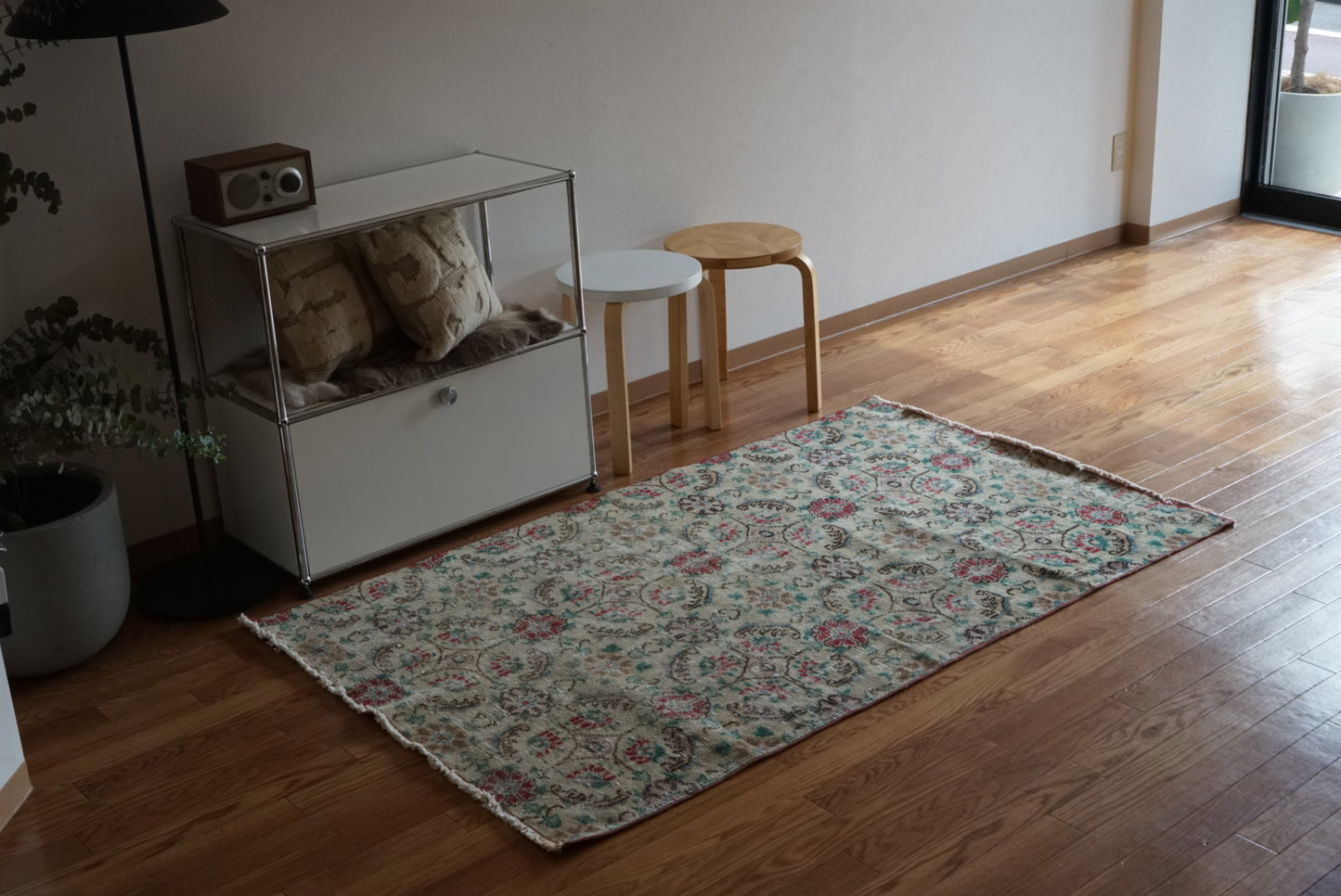 Türkiye Old Isparta Flower Beige 1970年代 175 × 108.5 cm No.TR25472