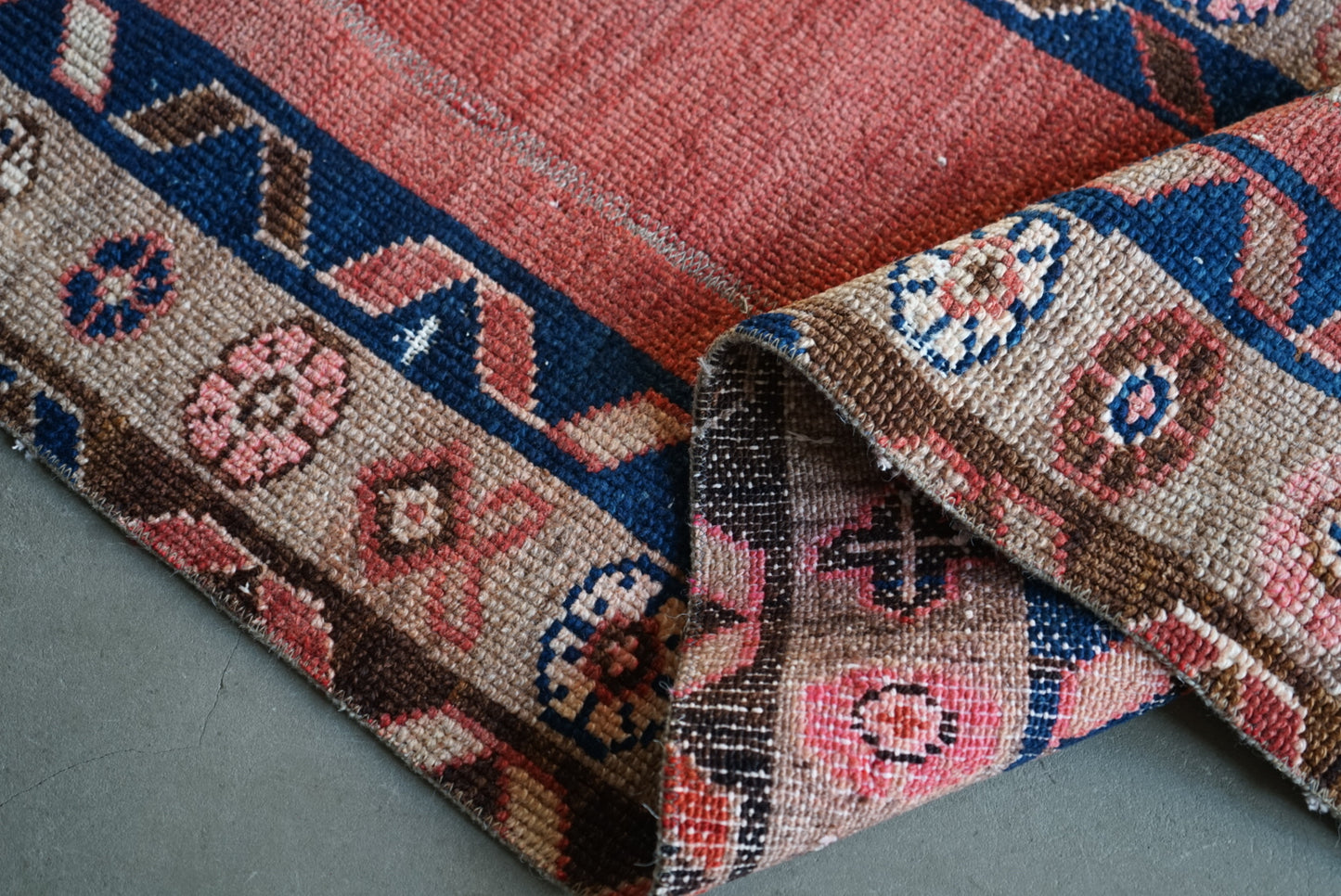 Türkiye Old Oushak Salmon Pink , Navy Runner 1970年代 191 × 60 cm No.TR25271