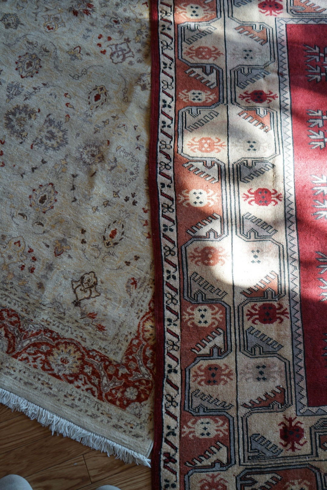 Türkiye Old Anatoria Beige , Red 1960年代 222 × 136 cm No.TR25551 / 国内送料無料・羊毛手織り絨毯