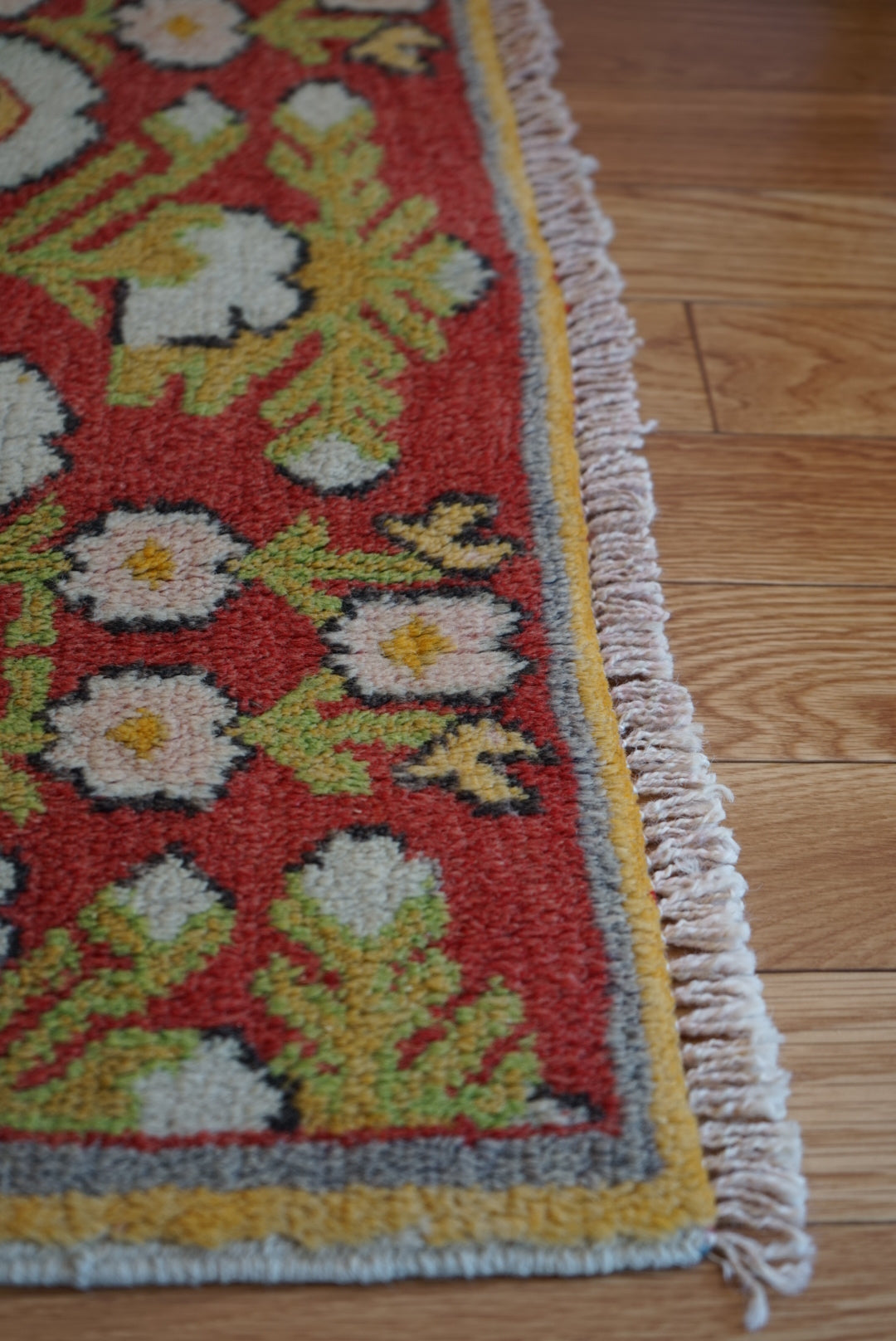 Türkiye Old Oushak Flower Red , Green , Yellow 1970年代 112 × 82.5 cm No.TR25430