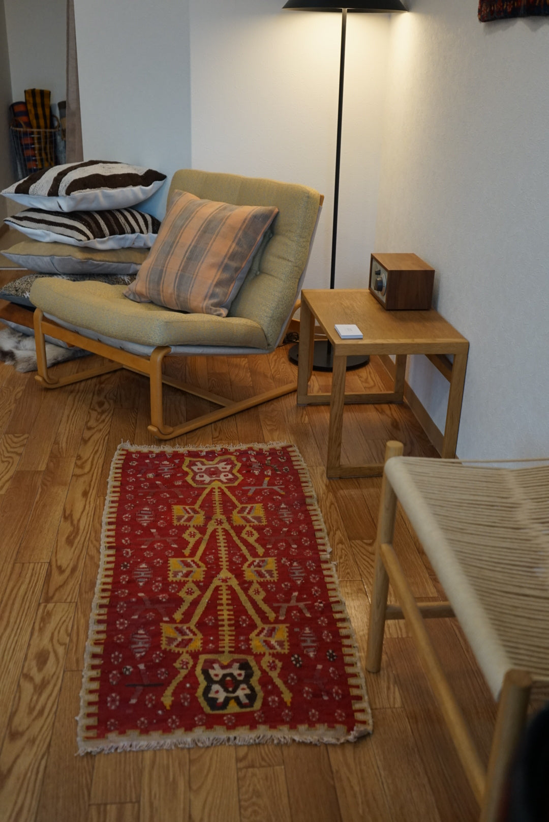 店頭販売 Tribal rug Türkiye Old Anatoria Kilim Tapestry Red , Yellow " Tree of life " 1960年代 111 × 53 cm No.TR25565 / 国内送料無料・羊毛手織りキリム