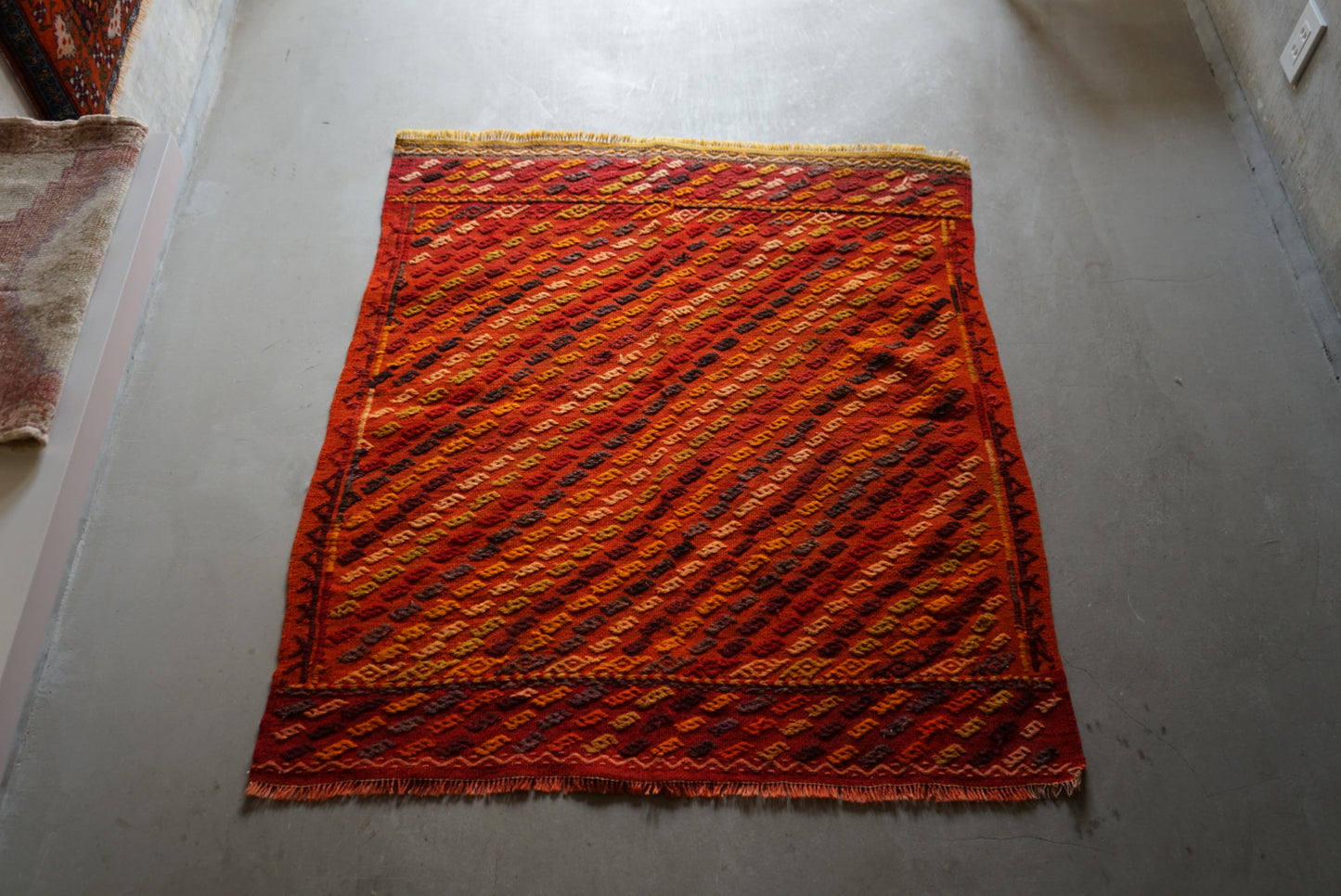 Türkiye Old Konya Jajim Orange 1960年代 121 × 109 cm No.TR25158