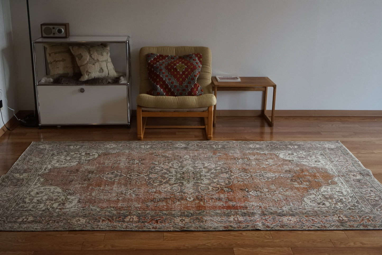 Türkiye Old Isparta Medallion Orange , Glay 1960年代 244 × 138.5 cm No.TR25478 / 国内送料無料・羊毛手織り絨毯