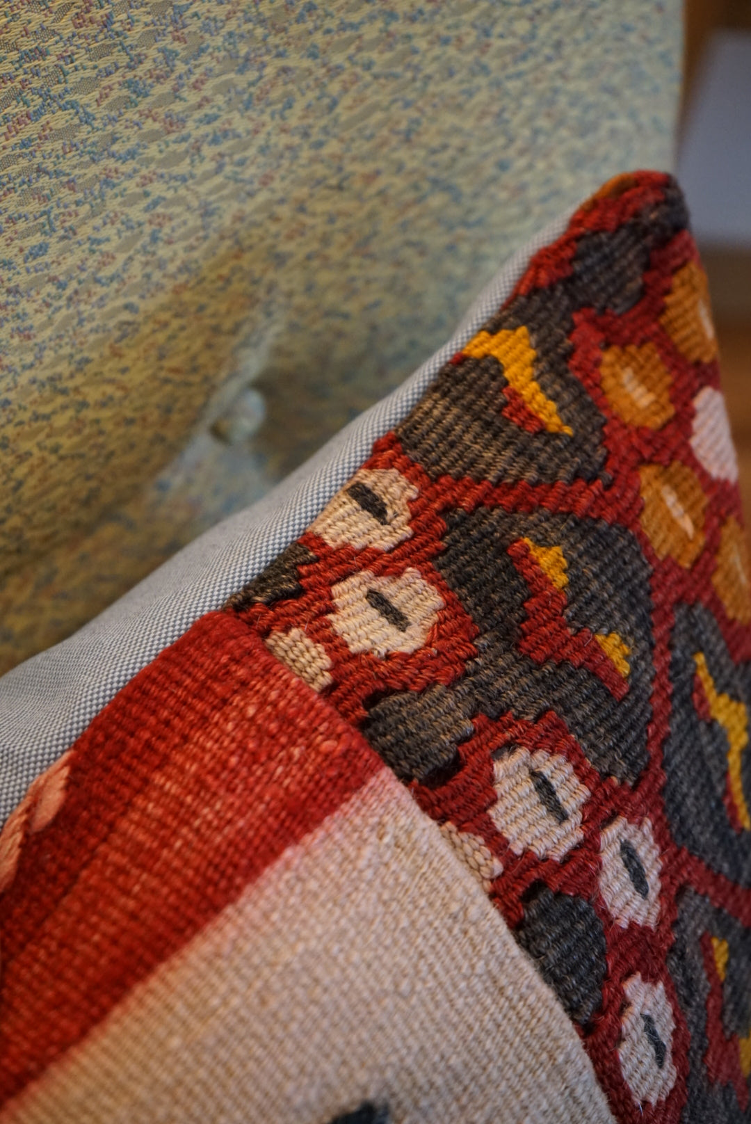 Türkiye Old Kilim Cushion Cover Red , Black , Beige Patchwork Design 45 × 45 cm No.TR25569 / 送料無料・羊毛手織りキリム