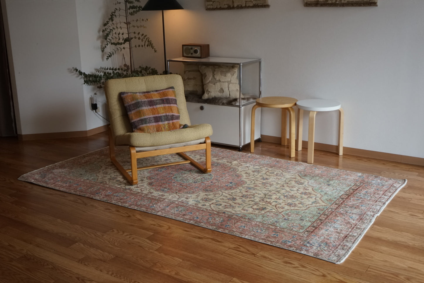 Türkiye Old Isparta Beige , Red , Green Medallion 1960年代 244 × 142 cm No.TR25455