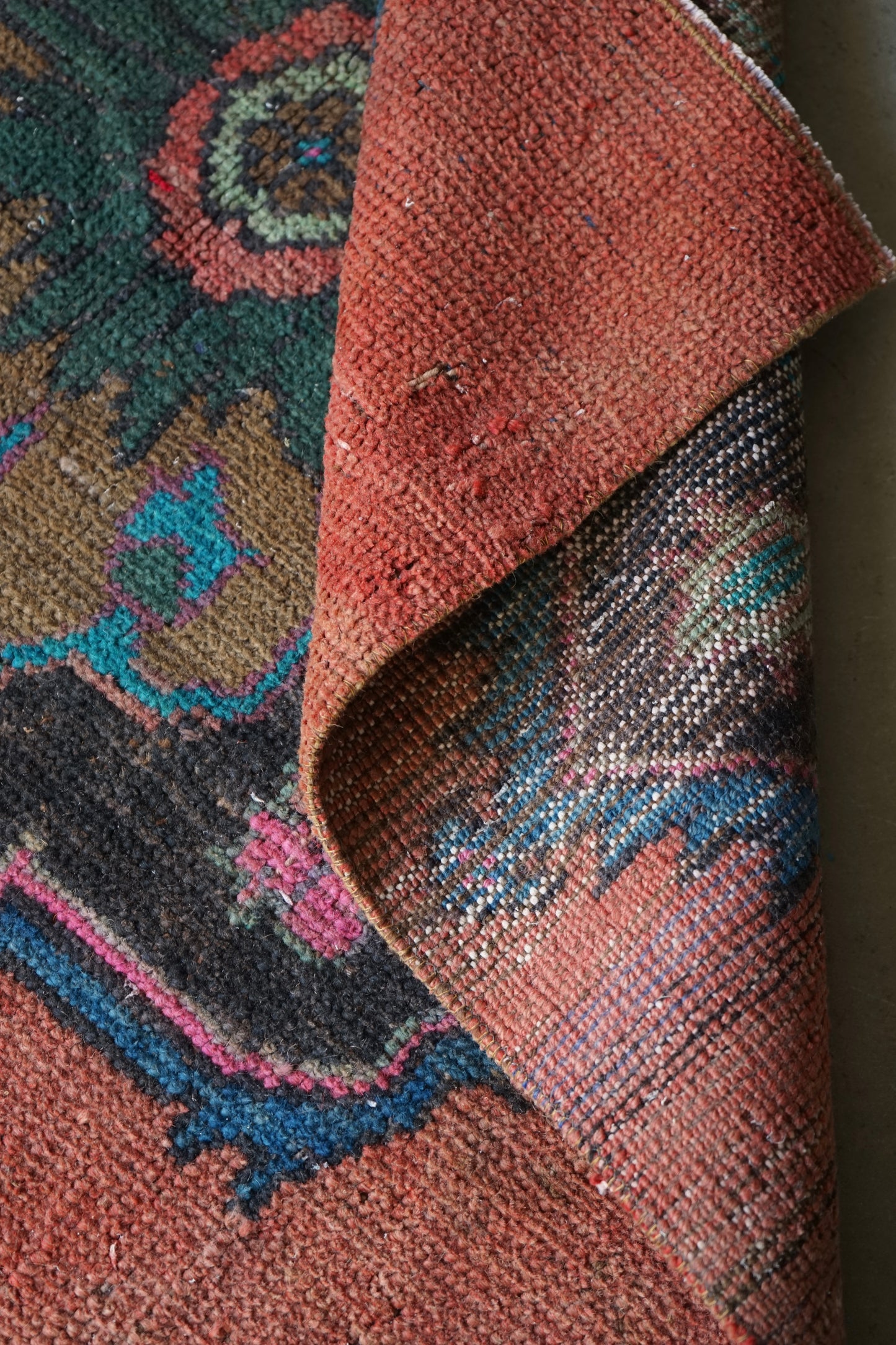 TURKEY OLD RUBY RED FLOWER SMALL SIZE 1970年代 116 × 71 cm No.TR25217