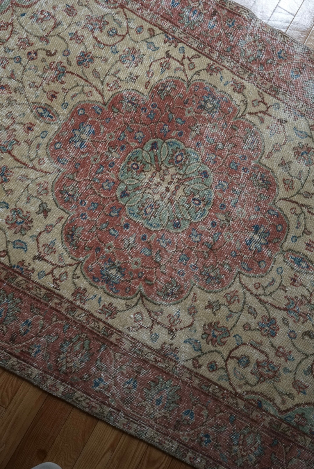 Türkiye Old Isparta Beige , Red , Green Medallion 1960年代 244 × 142 cm No.TR25455