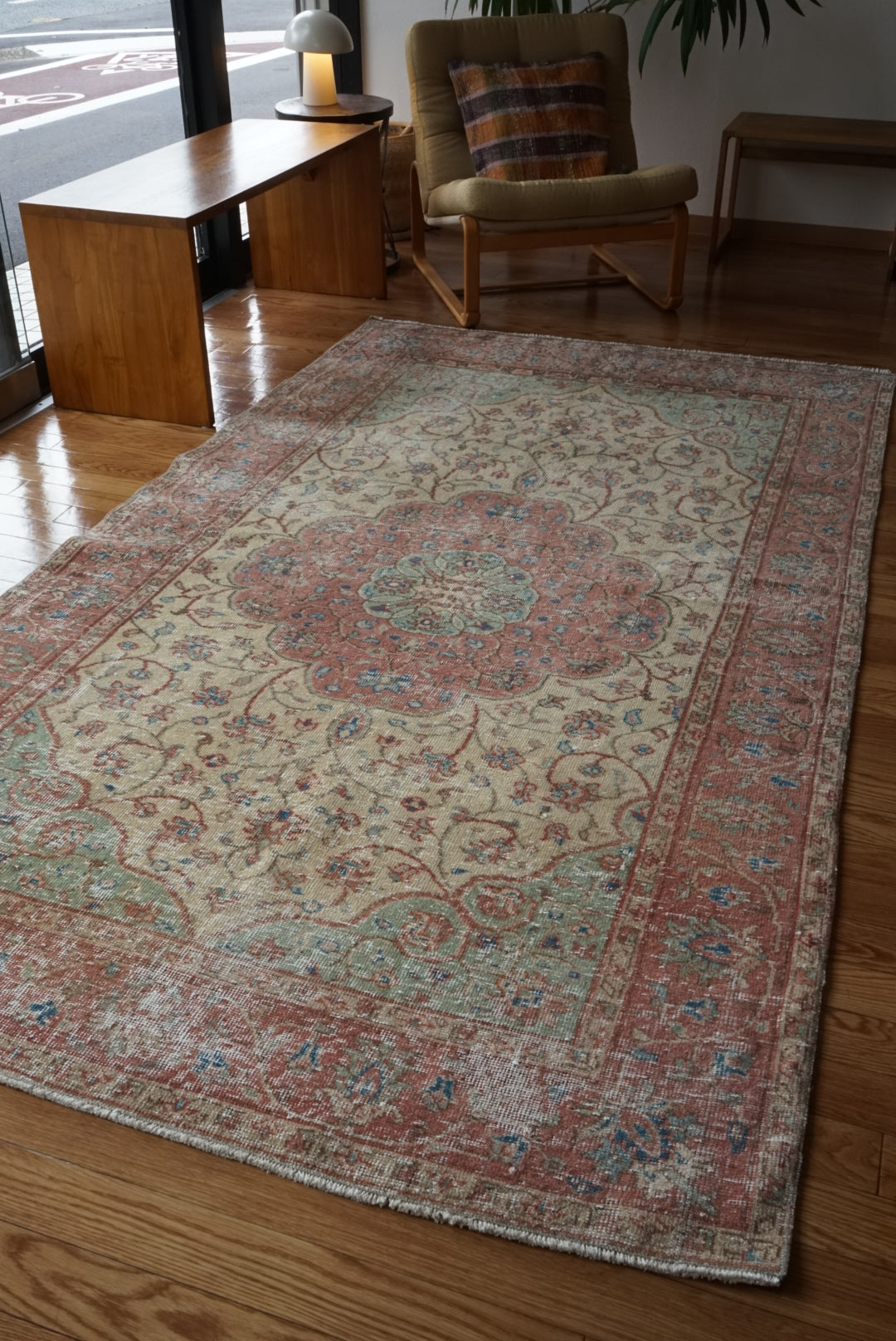 Türkiye Old Isparta Beige , Red , Green Medallion 1960年代 244 × 142 cm No.TR25455
