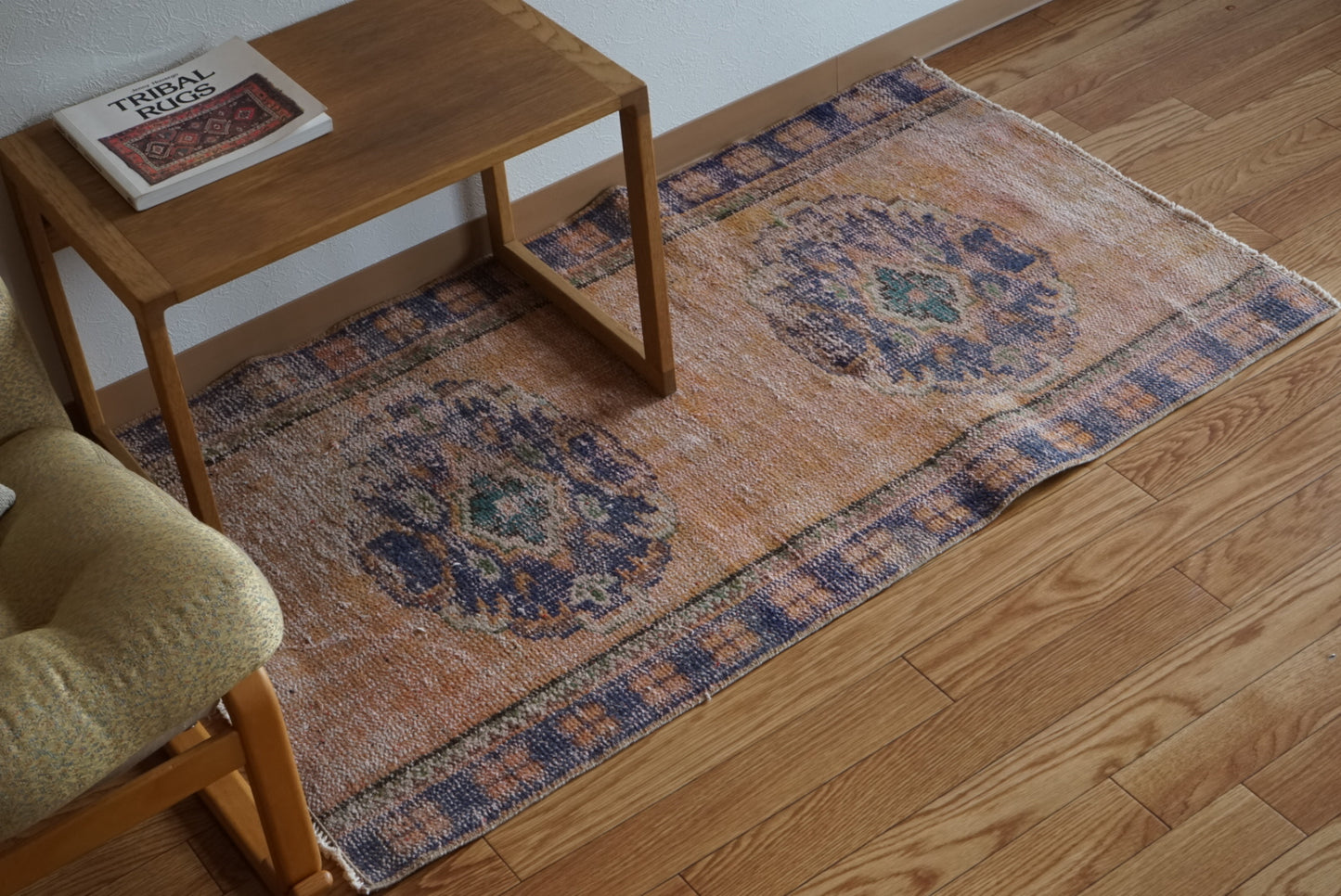 Türkiye Old Oushak Pink , Navy 1970年代 120.5 × 72 cm No.TR25498 / 国内送料無料