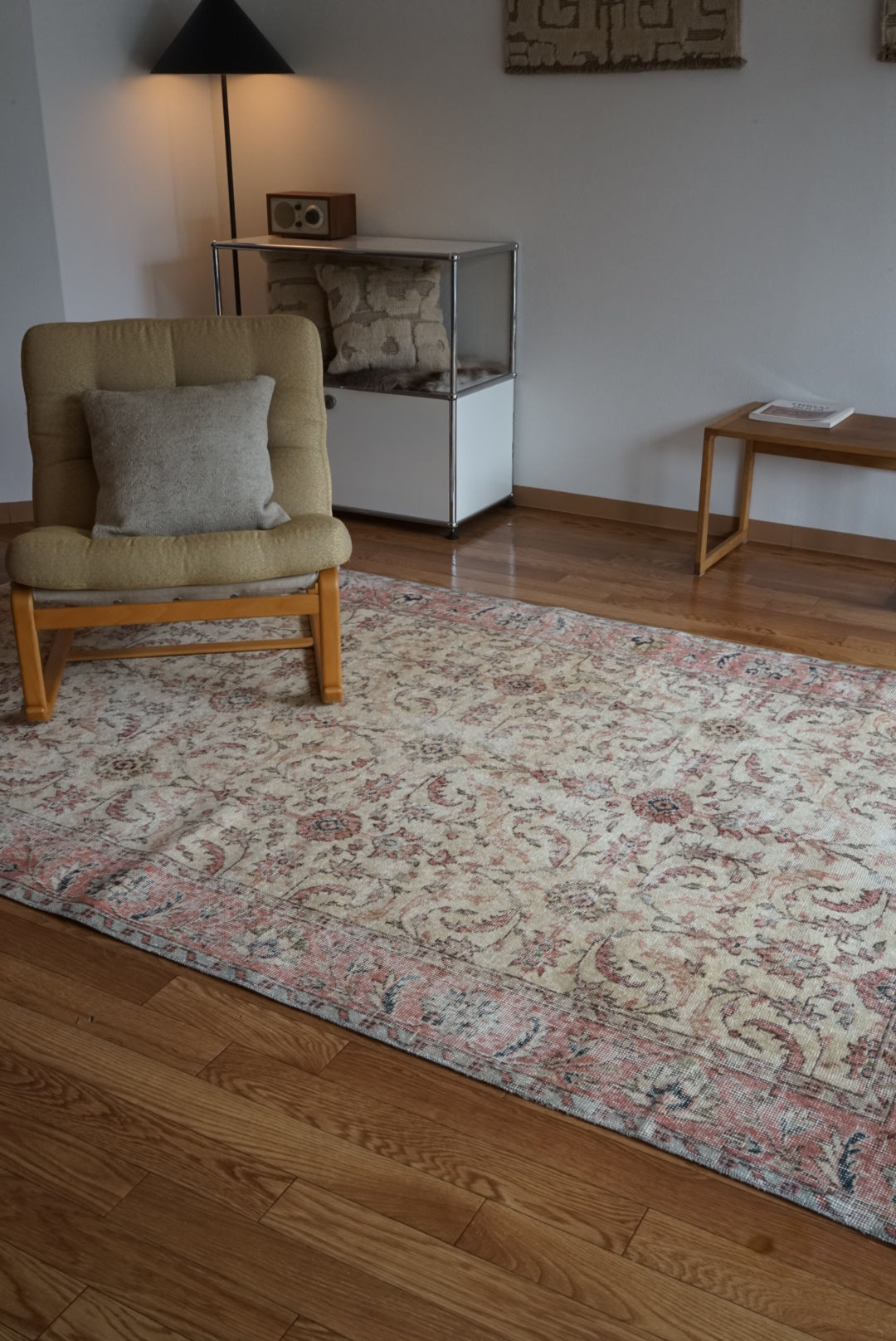 Türkiye Old Isparta Floral Pink , Beige 1970年代 250 × 154 cm No.TR25496 / 国内送料無料