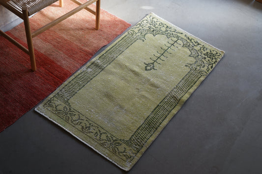 TURKEY OLD ISPARTA PRAYER RUG ARTICHOKE 1970年代 116 × 66 cm No.TR25201