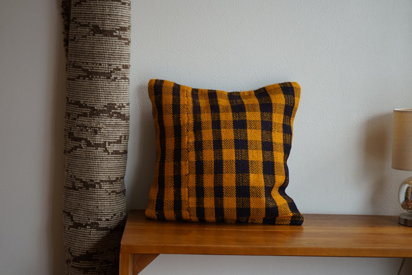 Türkiye Old Kilim Cushion Cover Yellow , Navy Checker Design 45 × 45 cm No.TR25530 / 国内送料無料・羊毛手織りキリム