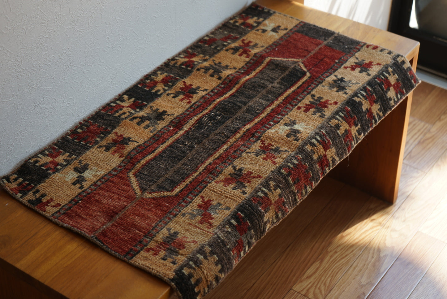 Türkiye Vintage Patchwork Black , Red , Yellow 1980年代 81 × 46 cm No.TR25405