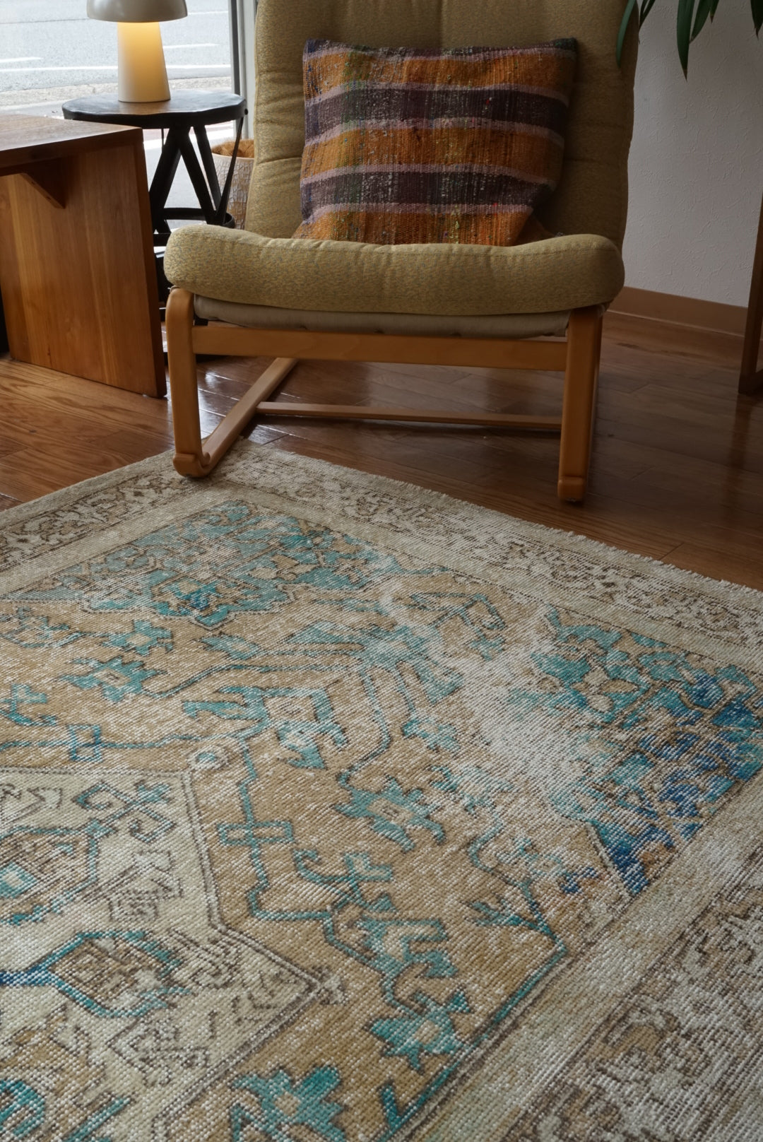 Türkiye Old Oushak Beige , Blue , Medallion 1960年代 227 × 132cm No.TR25454