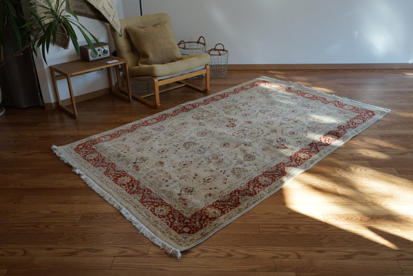 Türkiye Old Anatoria Beige , Red 1960年代 222 × 136 cm No.TR25551 / 国内送料無料・羊毛手織り絨毯