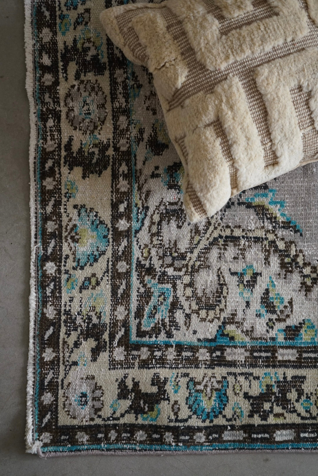 TURKEY OLD ISPARTA GREY 1970年代 223 × 136 cm No.TR25146