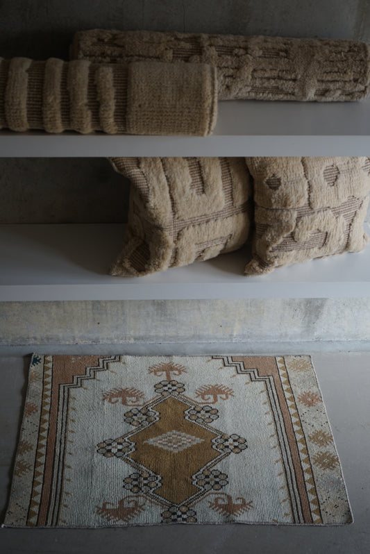 Türkiye Old Oushak Ivory , Brass 87 × 57 cm No.TR25323